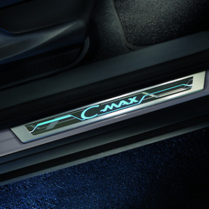 Pragovi prednjih vrat z modro osvetljenim logotipom C-MAX